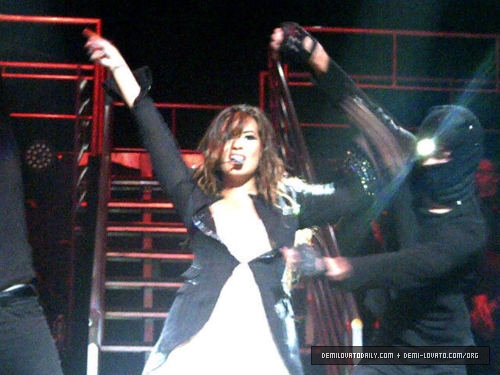  Demi - Performs at Hammerstein Ballroom In New York - September 17, 2011