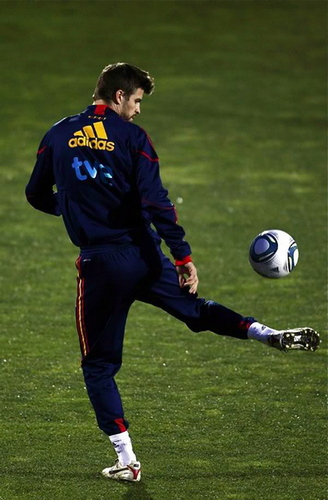  Gerard Piqué National Team Training