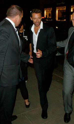  Hugh Jackman Arrives at Claridge's Hotel in ロンドン