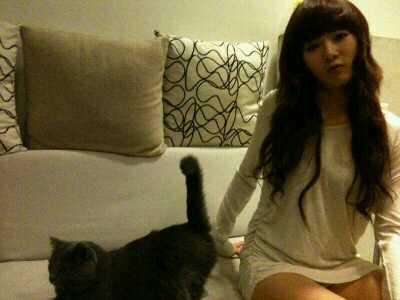  HyunA & Her Pet