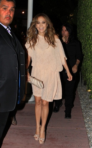  Jennifer - Arriving to the "Casa Tua" restaurant in Miami - September 16, 2011