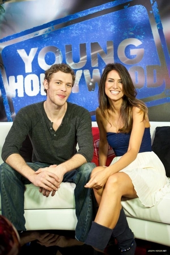 Joseph مورگن Visits Young Hollywood Studio