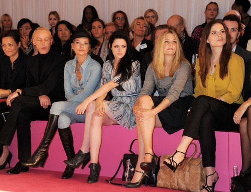  Kristen Stewart at Mulberry Fashion tampil