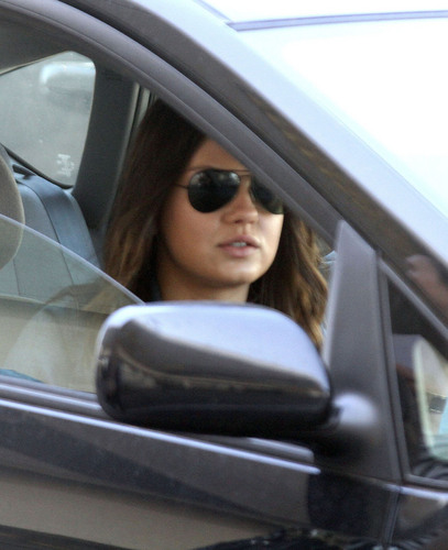  Mila Kunis Arriving For A Flight at LAX, Sep 18