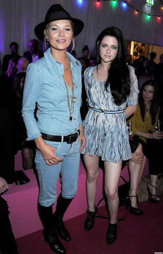  Mulberry Spring/Summer Fashion دکھائیں in London, UK. [September 18, 2011]