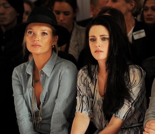  Mulberry Spring/Summer Fashion 显示 in London, UK. [September 18, 2011]