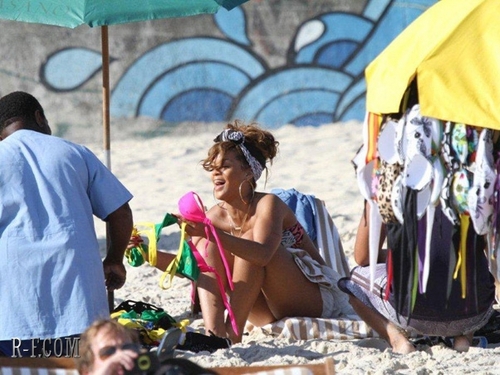  Rihanna - On the beach, pwani in Rio de Janeiro - September 19, 2011