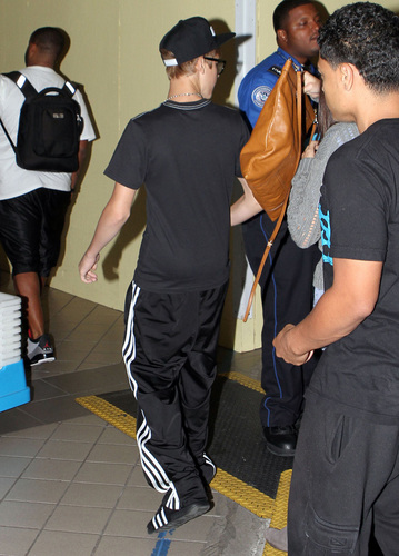  Selena - At LAX Airport With Justin Bieber - September 16, 2011