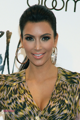  Bloomingdale's 59th St. Celebrates Kim Kardashian's Belle Noel Jewelry Collection