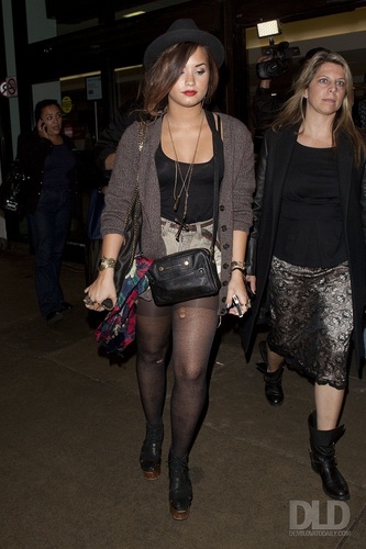  Demi - Arrives into LAX Airport - September 21, 2011