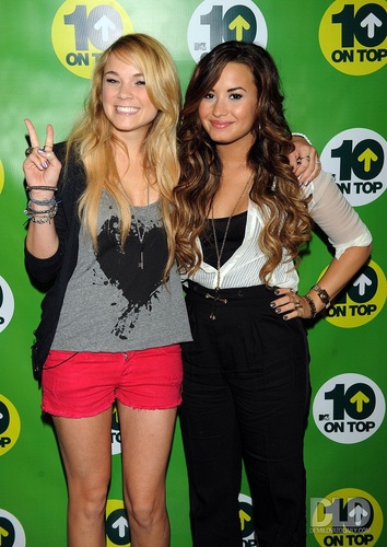  Demi - MTV's 10 On oben, nach oben - September 21, 2011