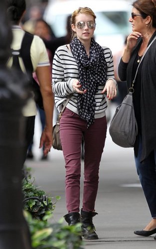  Emma Roberts out house hunting in the trendy SoHo section of New York City (September 22).
