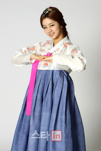  Girl's giorno Hanbok cuties <3