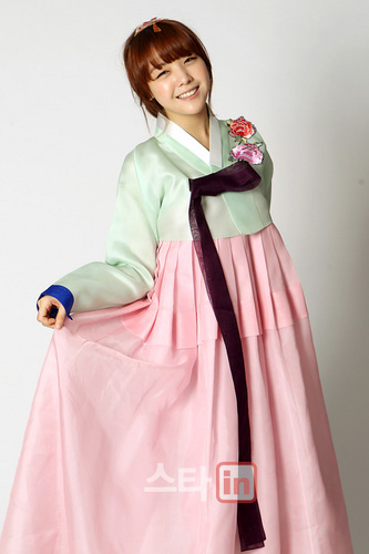  Girl's Tag Hanbok cuties <3