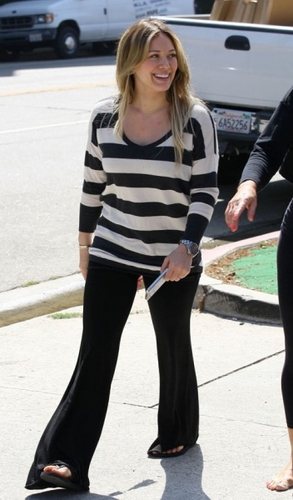  Hilary - Out and About in Los Angeles - September 20, 2011