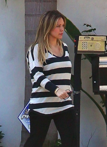  Hilary - Out and About in Los Angeles - September 20, 2011