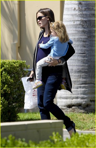  Jennifer Garner Talks Pregnancy, Her Kids, & Thongs on 'Ellen'!