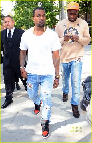  Kanye West: Front Row at Christopher Kane Show!