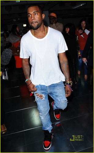 Kanye West: Front Row at Christopher Kane Show!