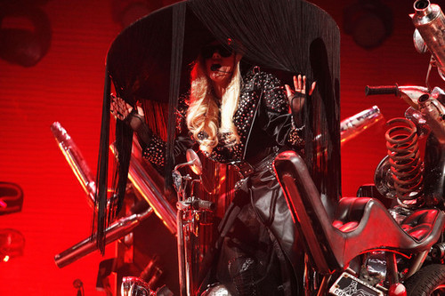  Lady Gaga performing @ iHeartRadio música Festival