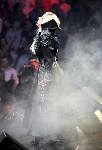  Lady Gaga performing @ iHeartRadio âm nhạc Festival