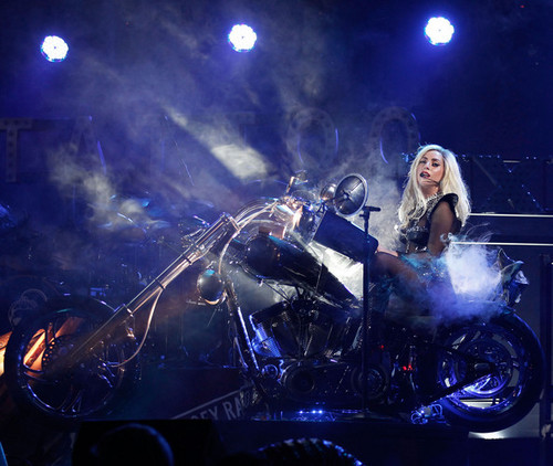  Lady Gaga performing @ iHeartRadio musik Festival