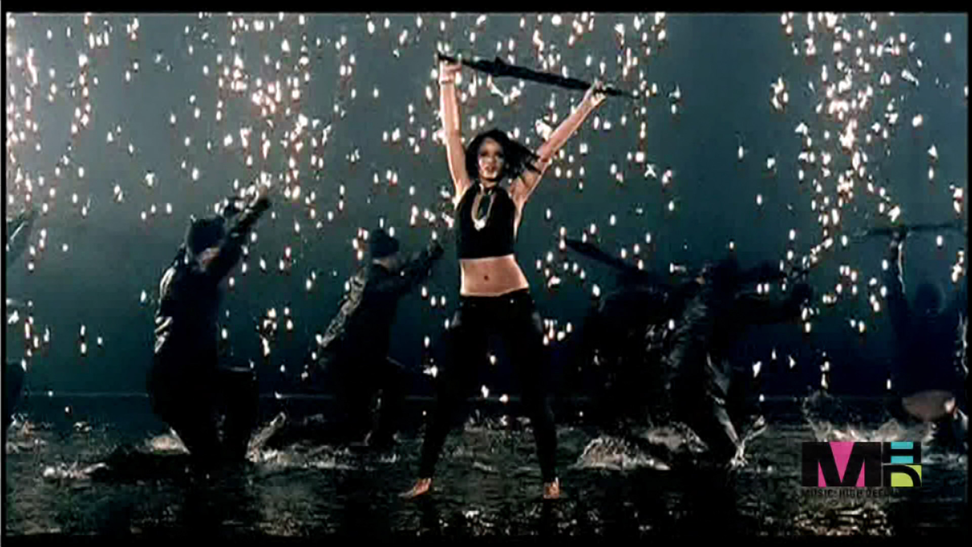 Мои танцы песня из рекламы. Риханна Амбрелла. Рианна 2007. Рианна 2007 Umbrella. Рианна в клипе Амбрелла.