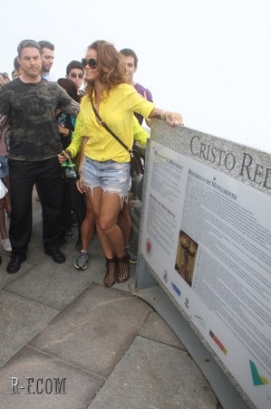 Rihanna - Visiting Christ of Redeemer statue - September 22, 2011