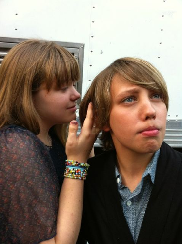  Ryan and some girl smelling his hair xD