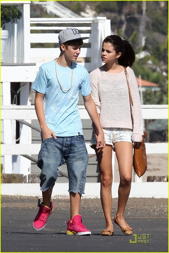  Selena Gomez & Justin Bieber: Paradise Cove Lovebirds!