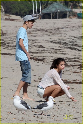  Selena Gomez & Justin Bieber: Paradise Cove Lovebirds!