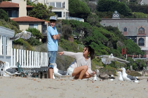 Selena - On the plage in Malibu - September 23, 2011