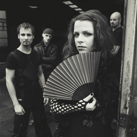  The promotional foto of the album Ravenheart