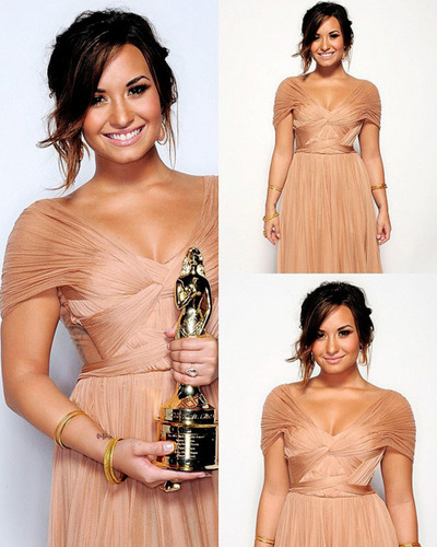  Demi Lovato!! Beautiful/Talented/Amazing Beyond Words!! 100% Real ♥