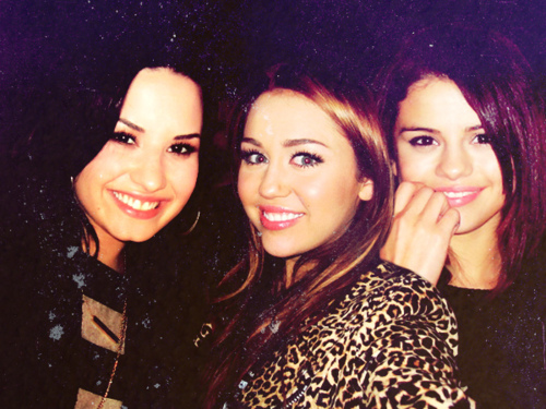  Demi, Miley & Selena! 3 Disney Princesses 100% Real ♥