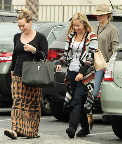  Haylie&Hilary - Shopping with Ashley Tisdale in LA - September 25, 2011