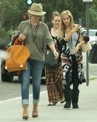  Haylie&Hilary - Shopping with Ashley Tisdale in LA - September 25, 2011