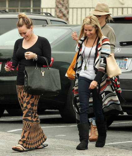  Haylie - Shopping with Hilary and Ashley Tisdale in LA - September 25, 2011