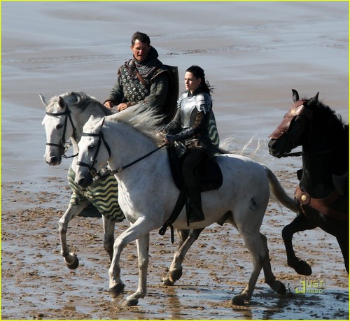  Kristen Stewart: Horseback Riding for 'Snow White'