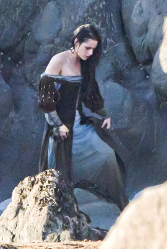  Kristen Stewart in Snow White dress September 28, 2011