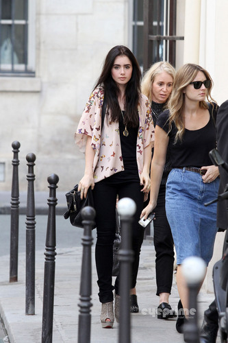  Lily Collins seen out shopping in Paris, Sep 27