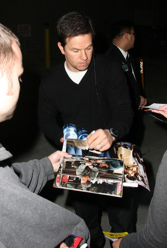  Mark Wahlberg Signs Autographs in Hollywood