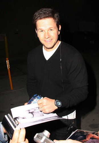  Mark Wahlberg Signs Autographs in Hollywood