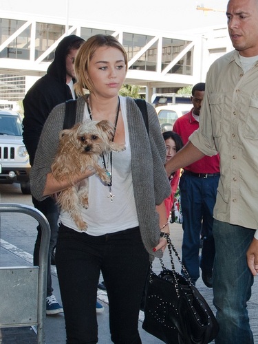  Miley - At LAX Airport with Liam, Tish & Billy sinar, ray - September 27, 2011