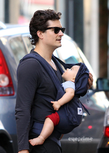  Orlando Bloom and Baby Flynn out for a Stroll in Paris, Sep 28