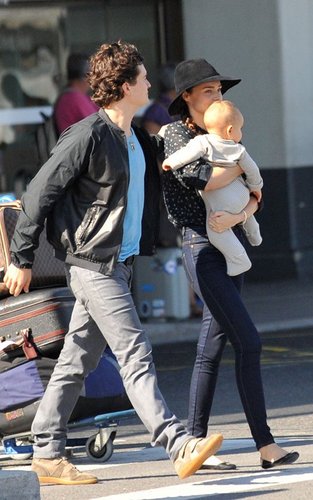  Orlando Bloom with Miranda Kerr and baby Flynn at the airport in Paris, France (September 28).
