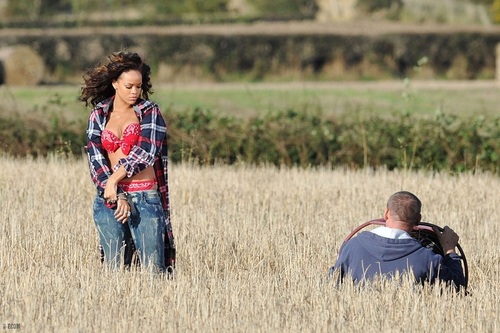  Рианна - On The Set & Behind The Scenes - 'We Found Love'