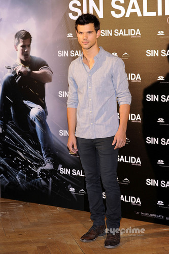  Taylor Lautner: “Sin Salida” Photocall in Madrid