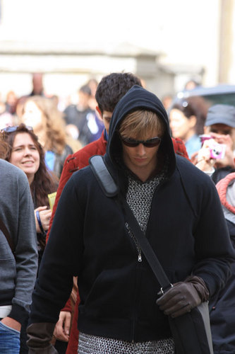  Who Is Lookin' All Mysterious Like and Sexy In His Hoodie and Sunnies?