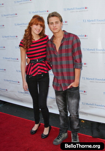  Bella Thorne> 2011 TJ Martell Family ngày